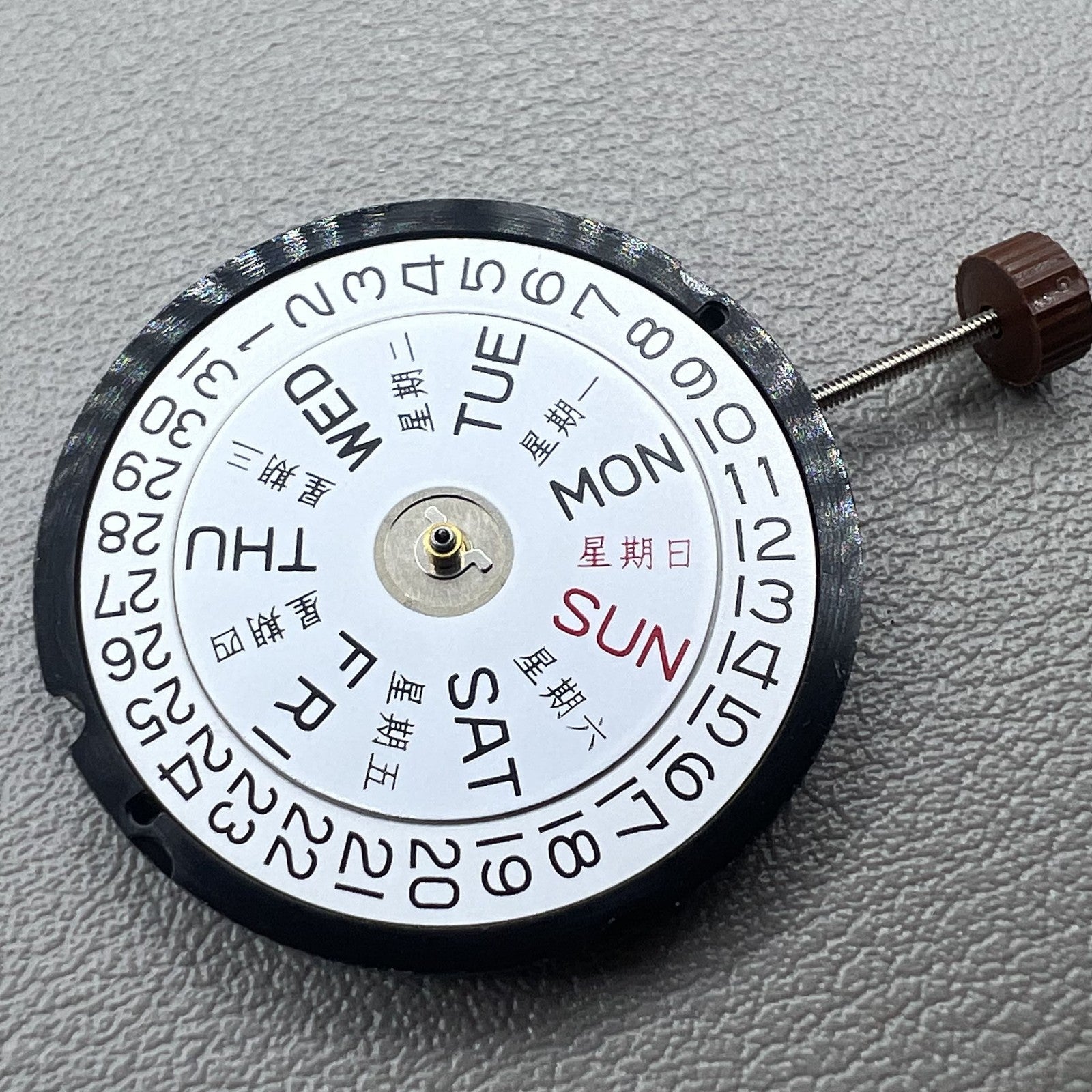 Ronda 517 Swiss quartz movement watch accessory showing English and Chinese day-date display.