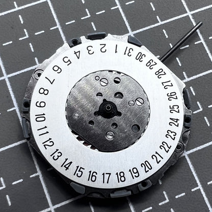 Japan Miyota Quarzwerk 4U12 watch movement with single calendar date at 6 o'clock for precise timekeeping.