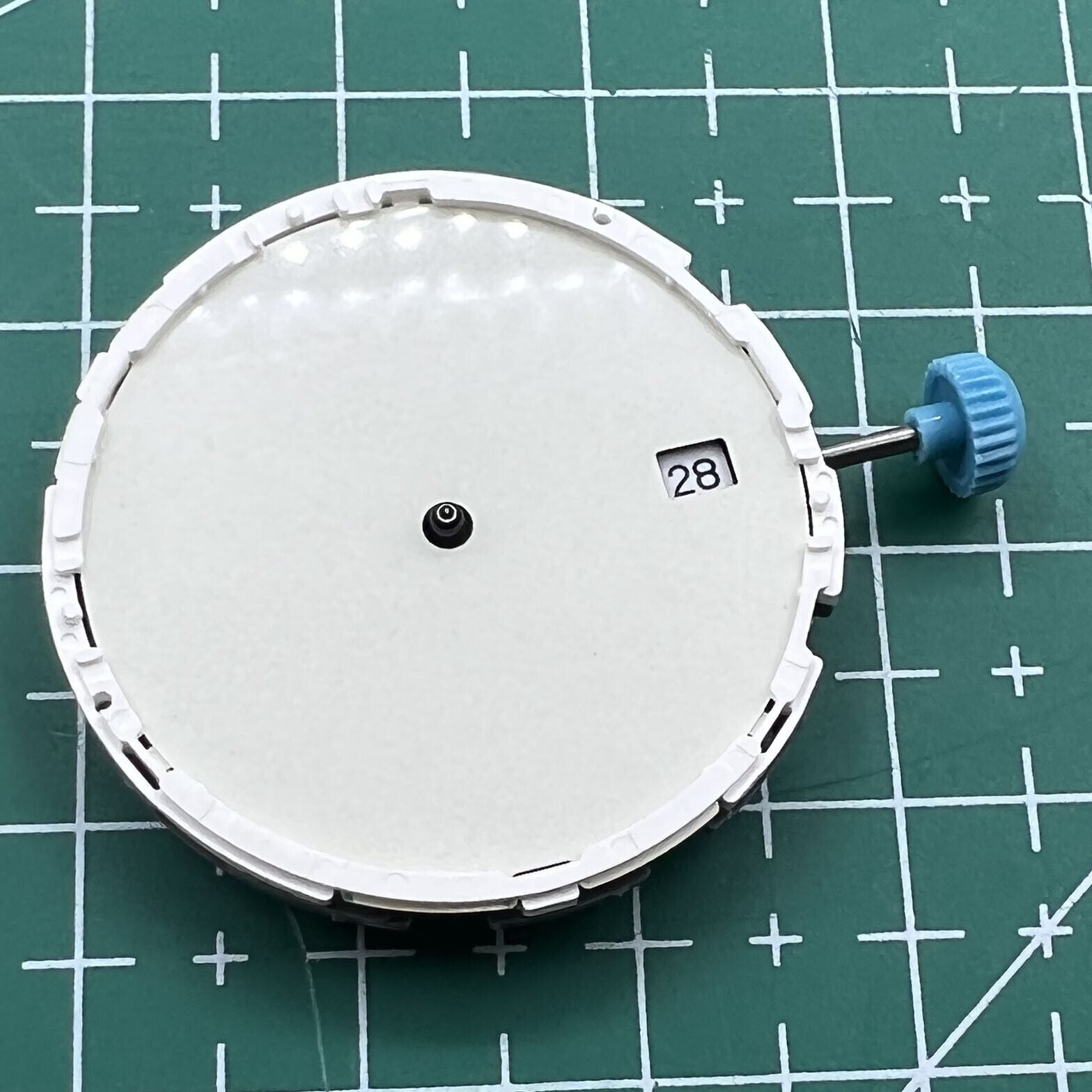 Miyota 6N10 quartz watch movement with luminescent hands and single calendar date at 3 o'clock - perfect for precise timekeeping.