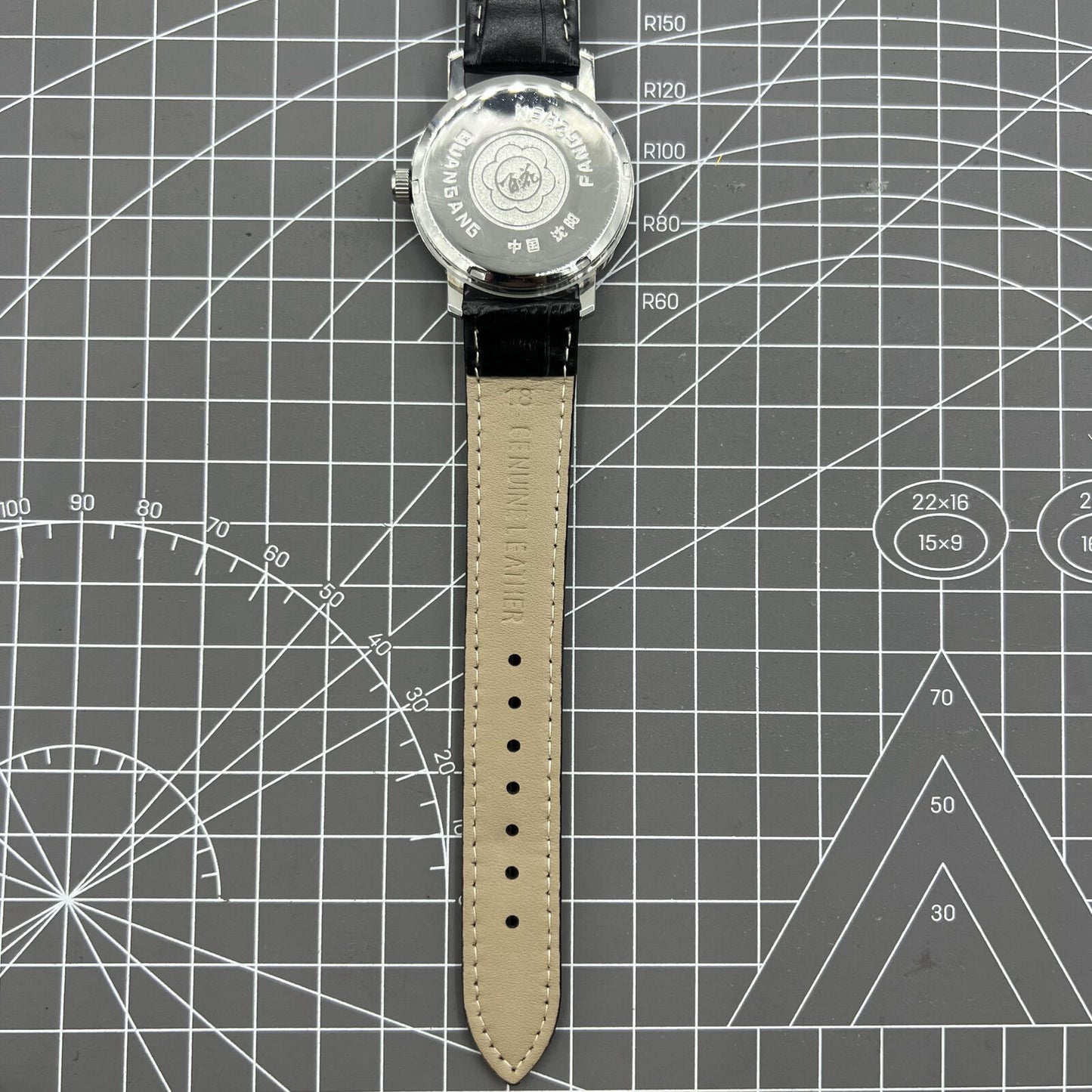 China Baihua 37mm manual mechanical watch with silver dial, 19 jewels, shock-resistant for long-lasting performance.