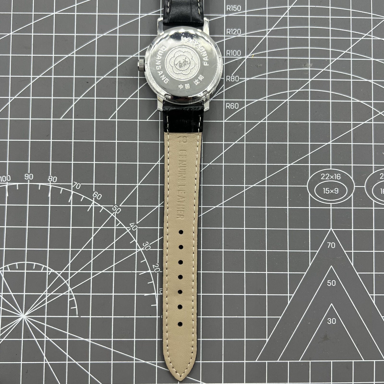 China Baihua 37mm manual mechanical watch with silver dial, 19 jewels, shock-resistant for long-lasting performance.