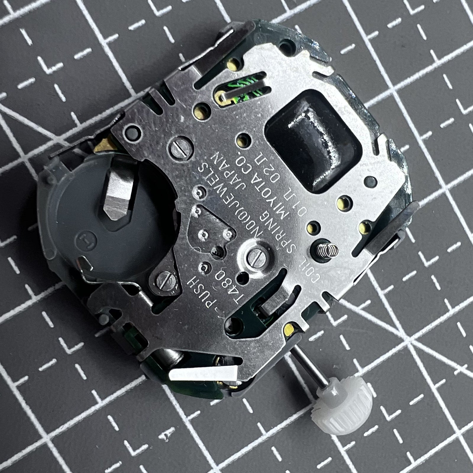 Japan Miyota T480 quartz movement watch mechanism with 3 hands and display screen for precise timekeeping.