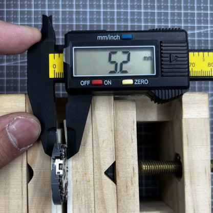 Schwarzes Zifferblatt mit Seiko VK63 Quarz Uhrwerk, hochwertige japanische Pr�zision f�r Uhrzubeh�r.