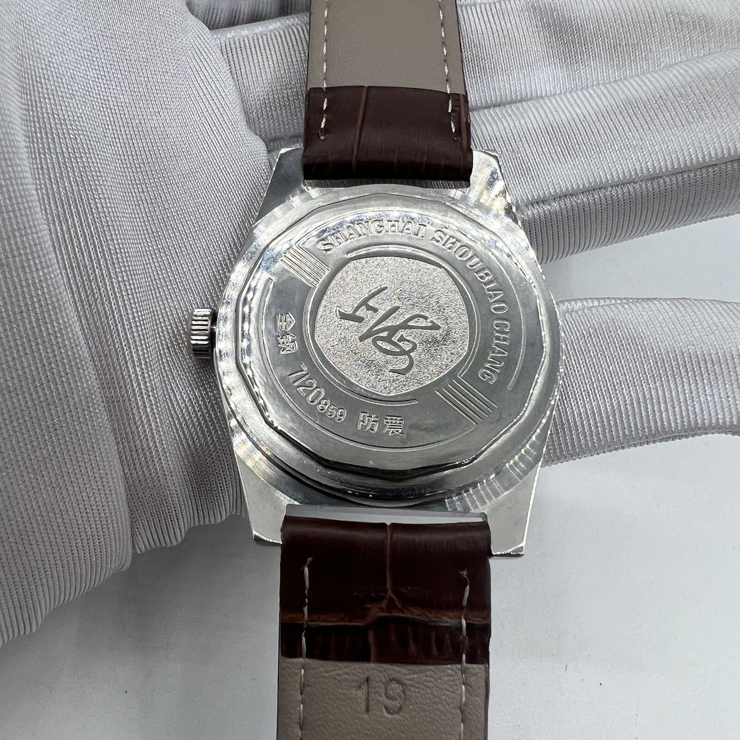 Shanghai Factory 38mm manual mechanical watch, white dial, 3 hands, 19 jewels, classic style accessory.