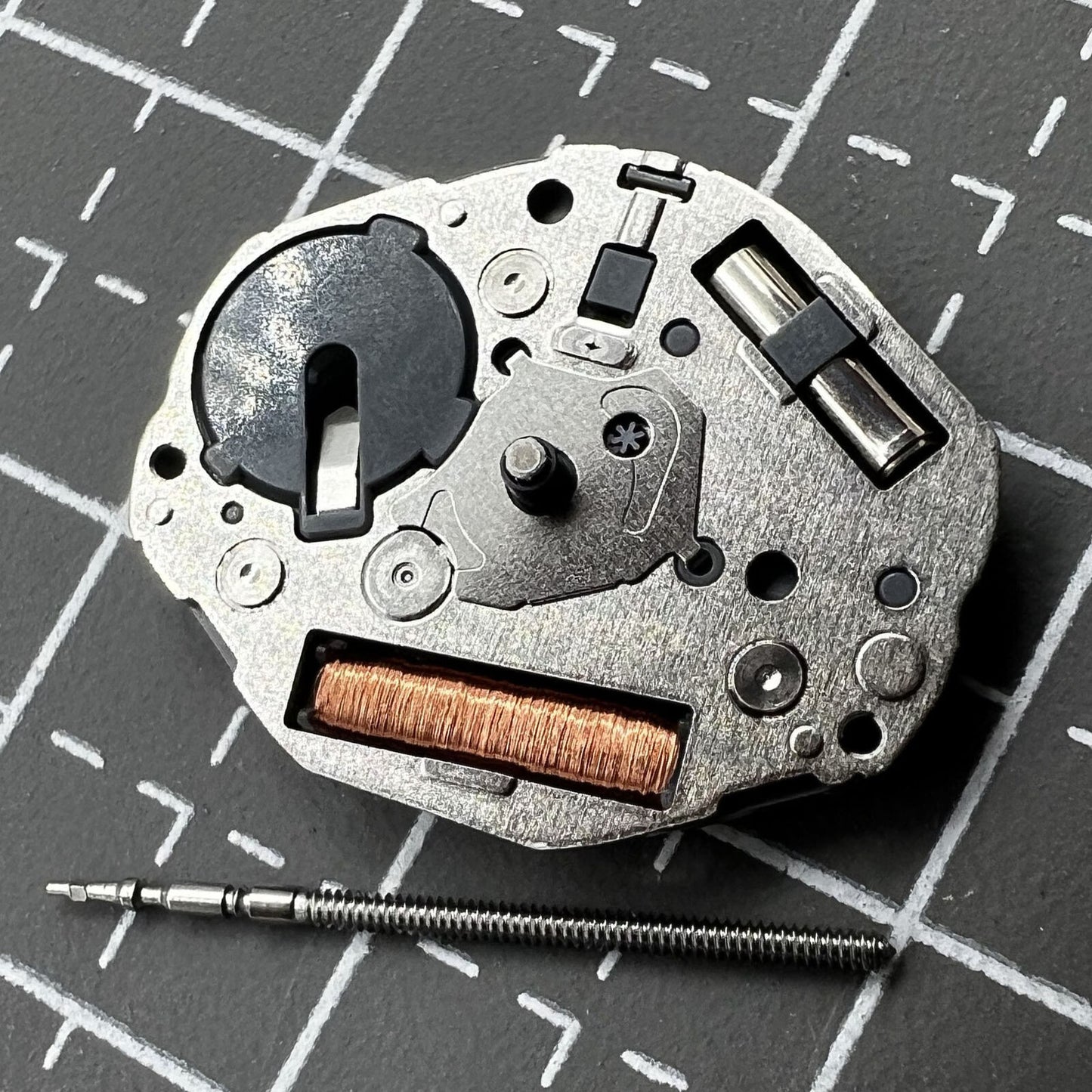 Miyota GL24 silver quartz movement with 2 hands, precise timekeeping for watch accessories.