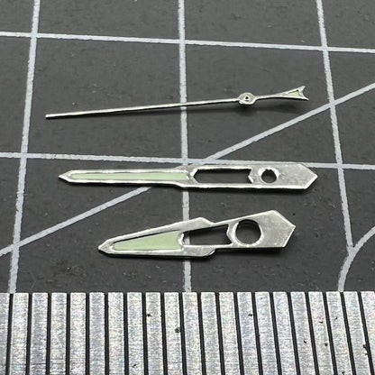 13 mm Uhrzeiger mit silberner Zierleiste, hohl, grün, Leuchtmasse für mechanisches Uhrwerk NH35 NH36 