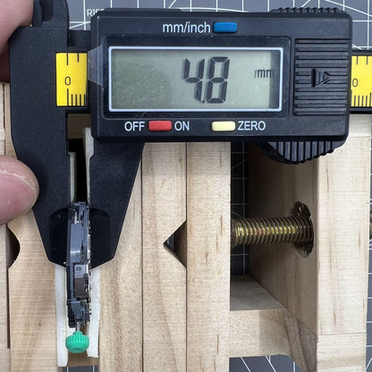 Miyota OS21 quartz watch movement with date at 6, Japan-made for accurate watch repairs and accessories.