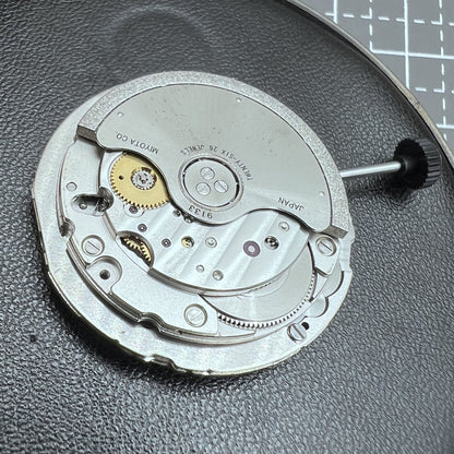 Mechanisches Miyota 9133 Uhrwerk mit japanischer Pr�zision, ideal f�r hochwertige Uhrenreparaturen.