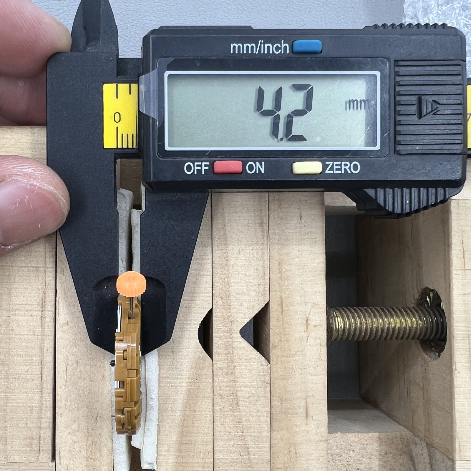 Japan Miyota GP01 quartz watch movement, precise and reliable mechanism for premium watch accessories.