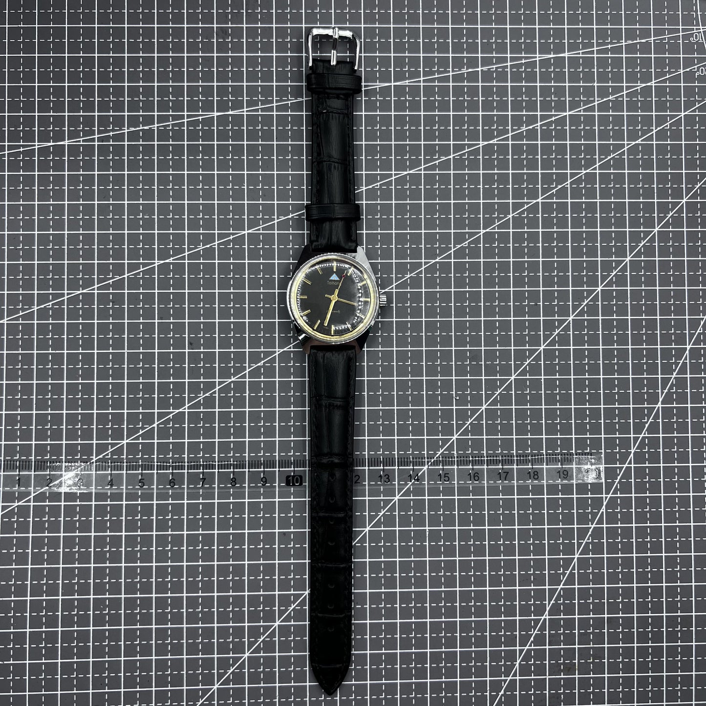 Taihang 32mm manual mechanical watch with black strap, golden nails, and black dial for classic style.