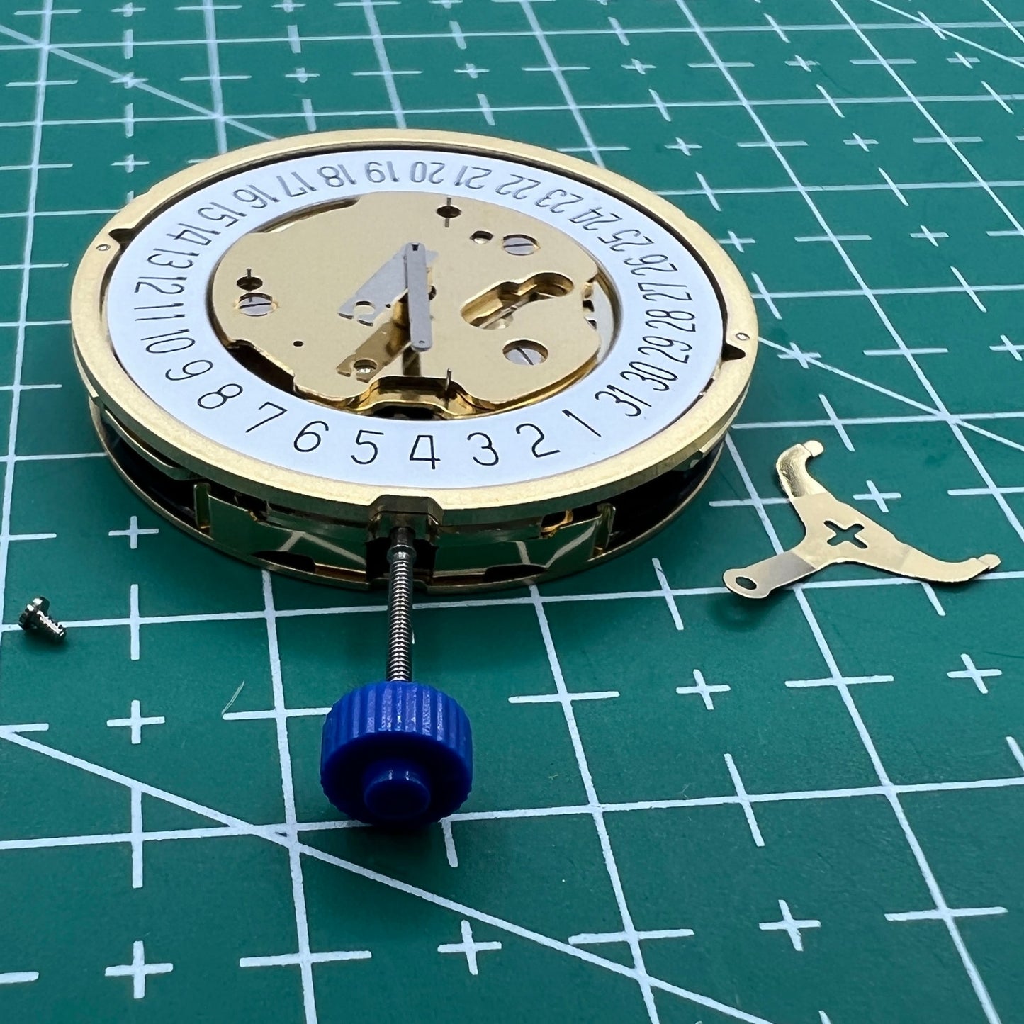 Swiss Made Ronda 5030D quartz watch movement with date at 6, perfect for precise watch repairs and accessories.