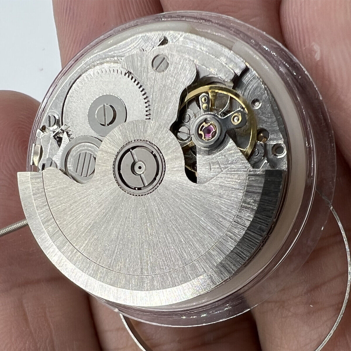 HZ2350 automatic mechanical watch with double calendar, sleek metal band for precise timekeeping.