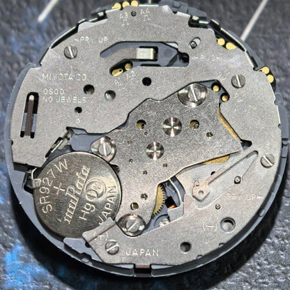 Miyota OS00 quartz watch movement with multifunctional date at 3 o?clock, precise calendar display.