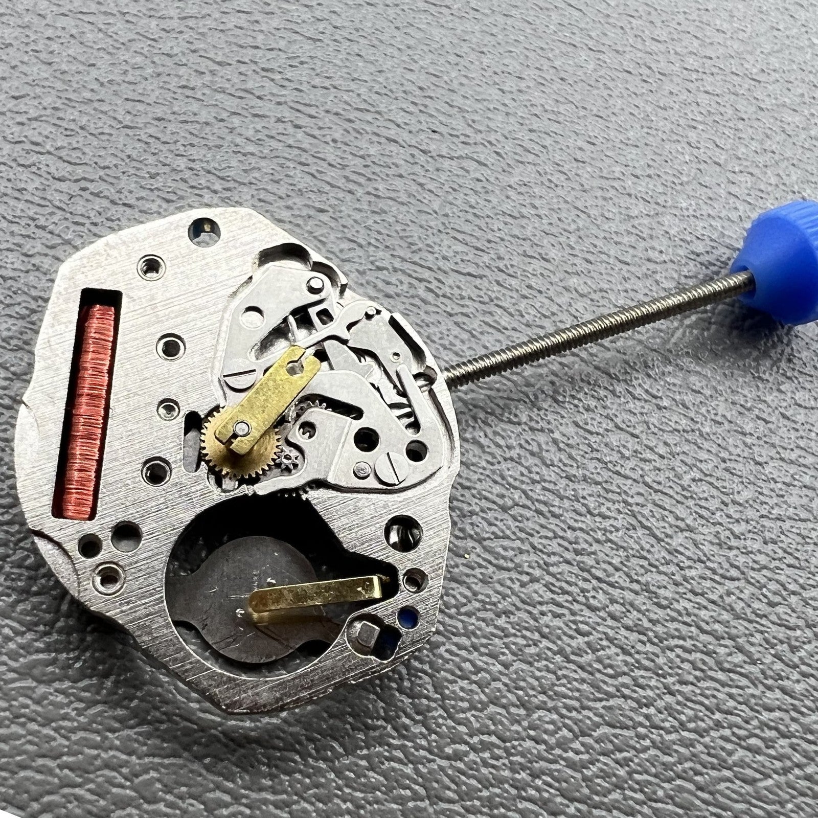 Swiss 910C Uhr Quarzwerk, precise watch movement mechanism for accurate timekeeping by Swiss brand.