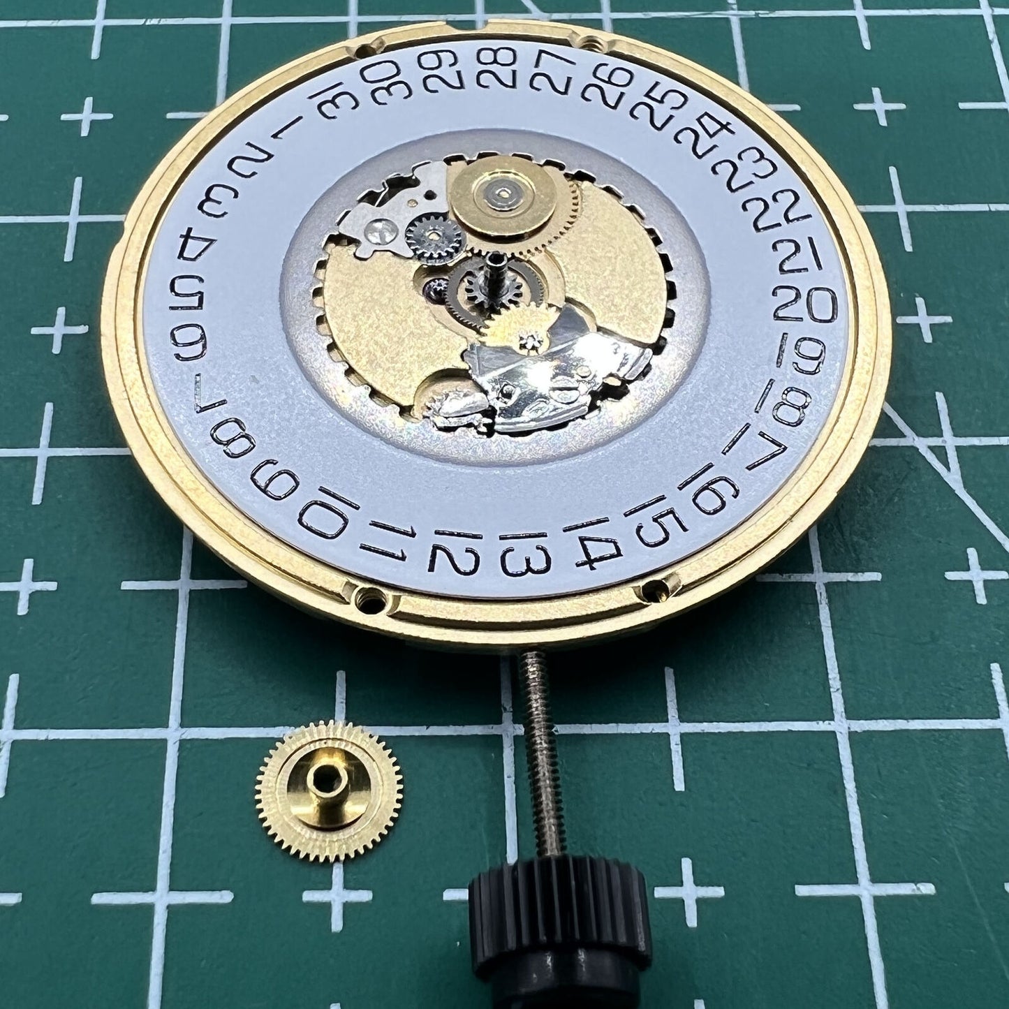 ETA 955.112 quartz watch movement with 3 hands and date at 3, Swiss brand quality
