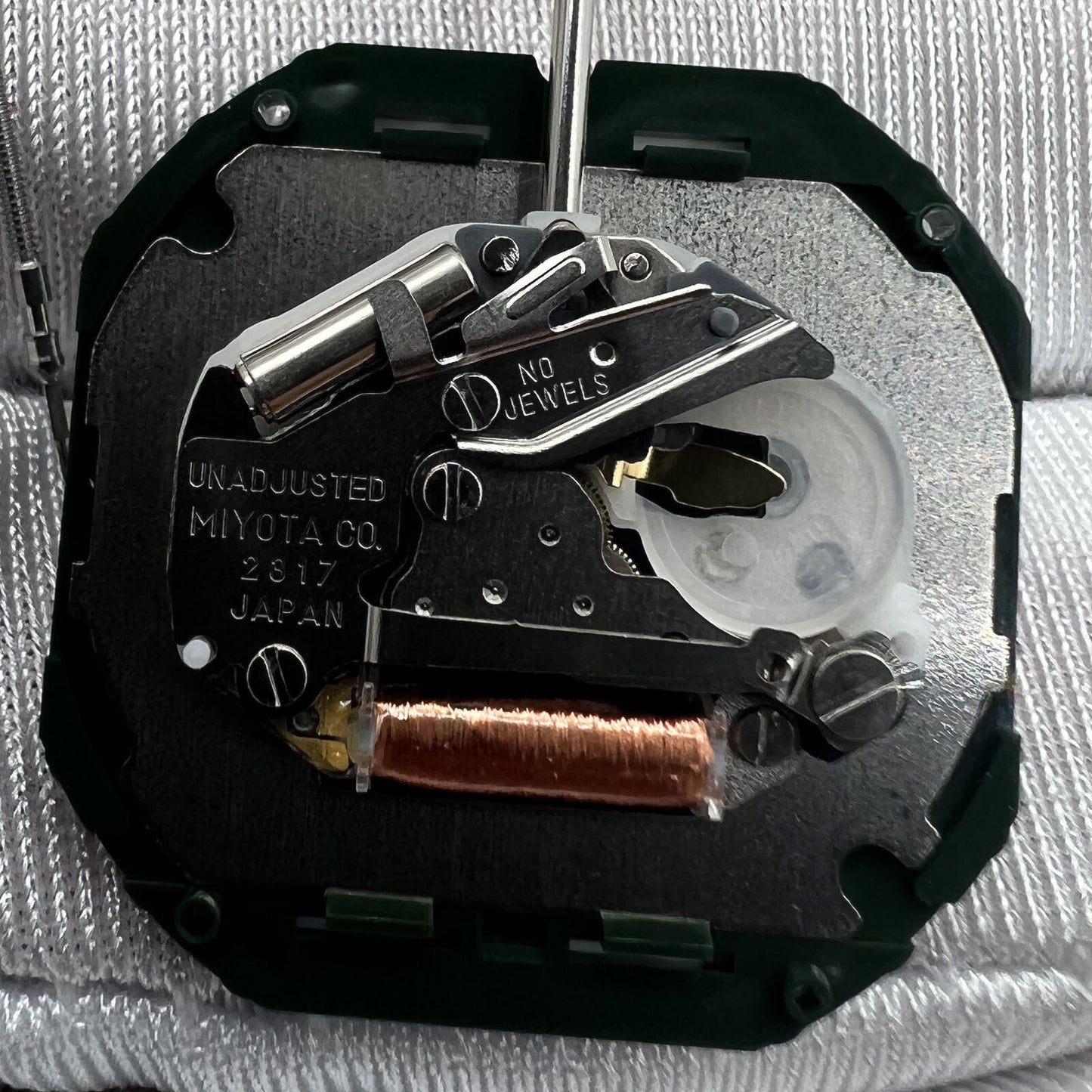Japan Miyota 2317 quartz watch movement with date display at 3 o'clock, silver repair part for precision timekeeping.