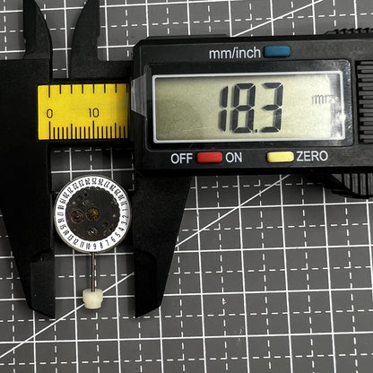 ETA Swiss Quarz Uhrwerk 400 111 Ein Kalender bei 6 Uhr