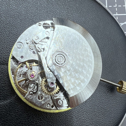 Mechanisches China 7750 Uhrwerk mit kleiner Sekunde, Datum und Stundenziffern 6, 9, 12 Uhr f�r Uhrzubeh�r.