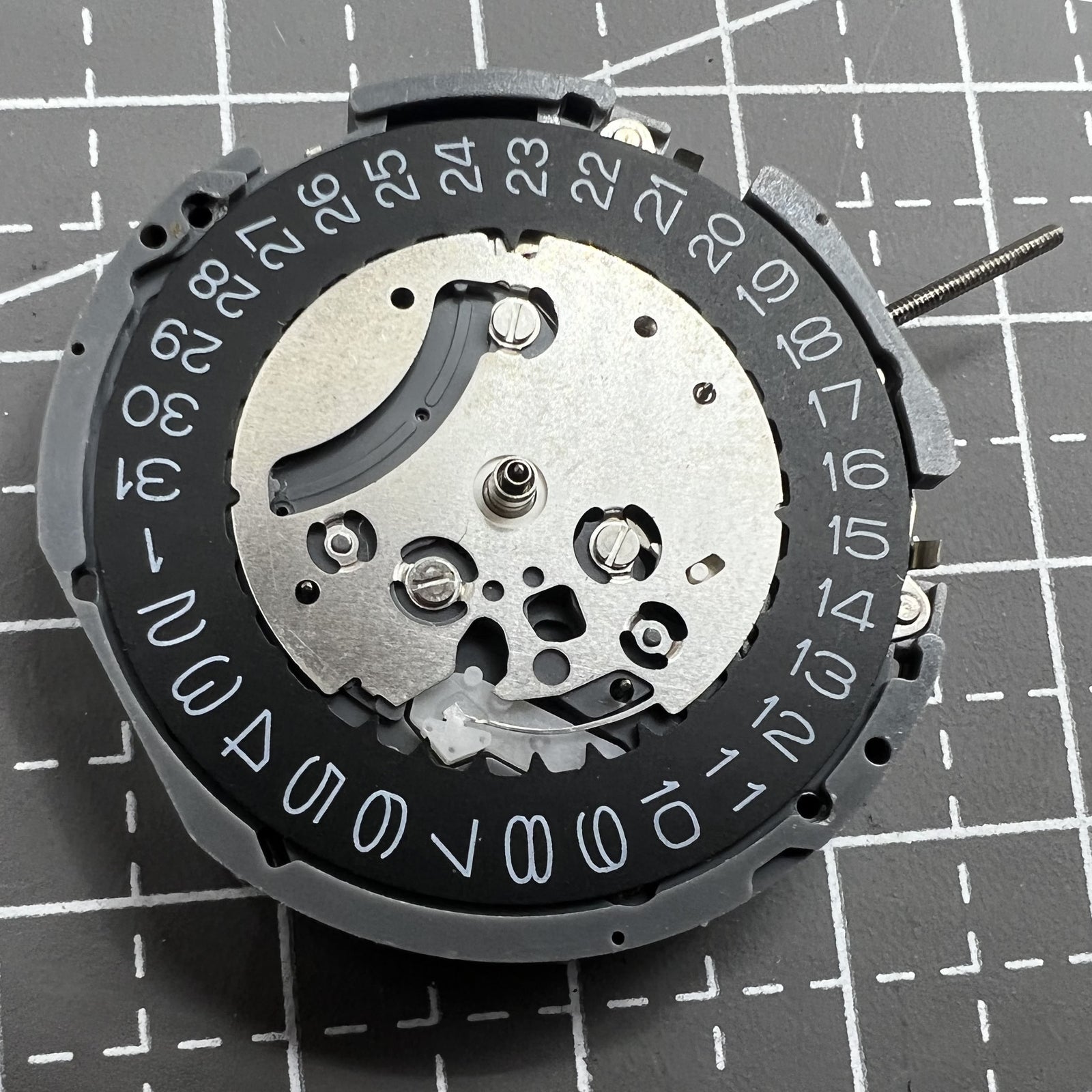 Schwarzes Zifferblatt mit Seiko VK63 Quarz Uhrwerk, hochwertige japanische Pr�zision f�r Uhrzubeh�r.