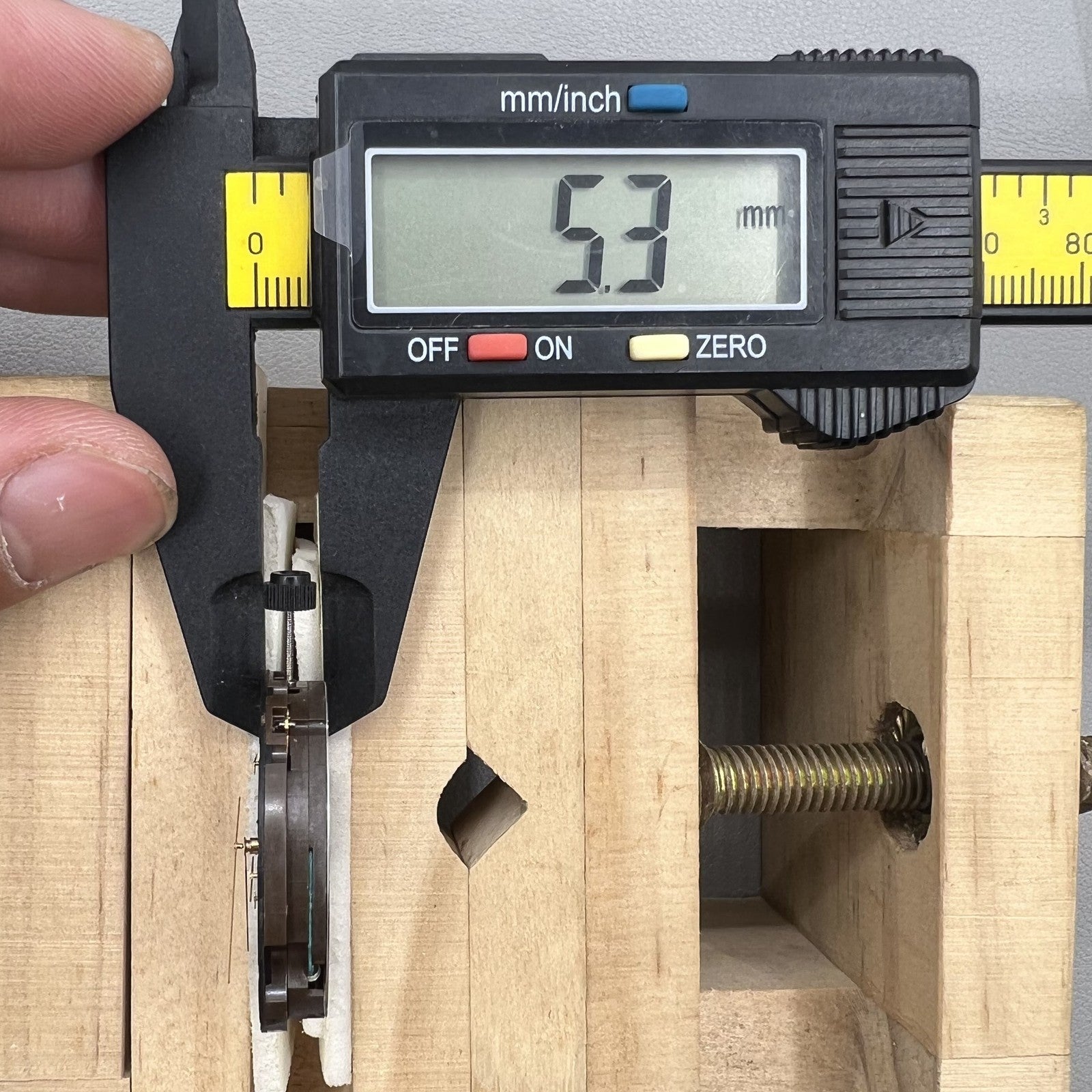 Schweizer ETA G10.712 Quarzuhrwerk mit drei Zeigern und Datumsanzeige, Ersatz f�r G10.711 Modelle