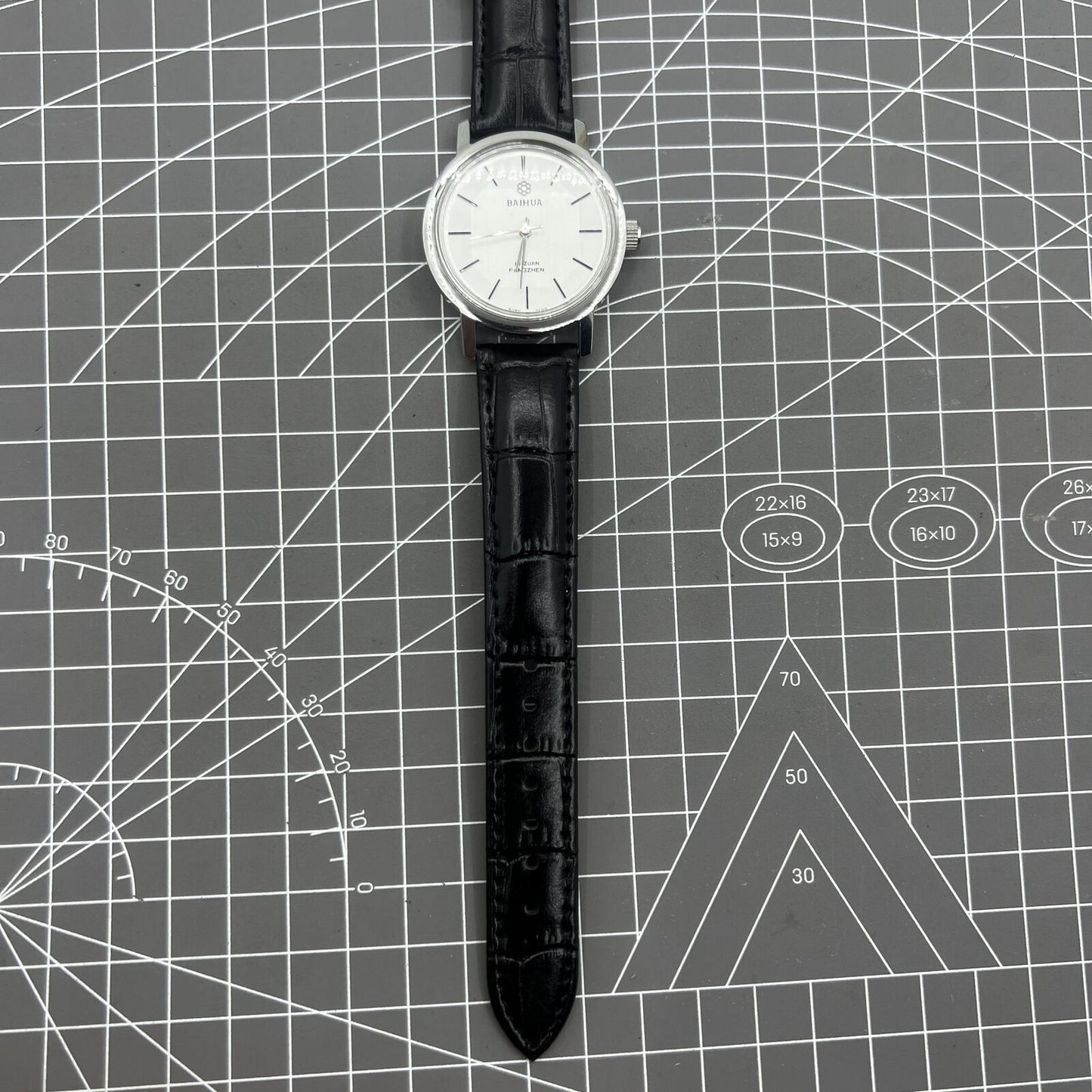 Baihua 37mm manual mechanical watch with silver dial, 19 jewels, shock-resistant for lasting performance.