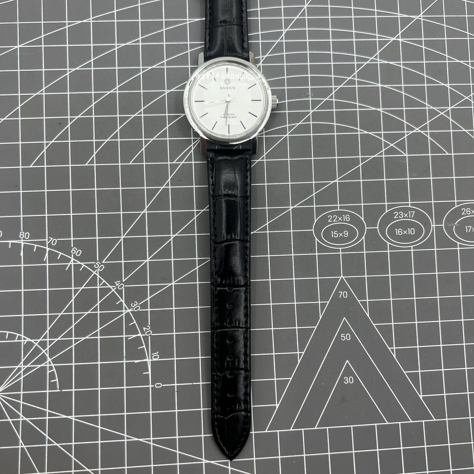 Baihua 37mm manual mechanical watch with silver dial, 19 jewels, shock-resistant for lasting performance.