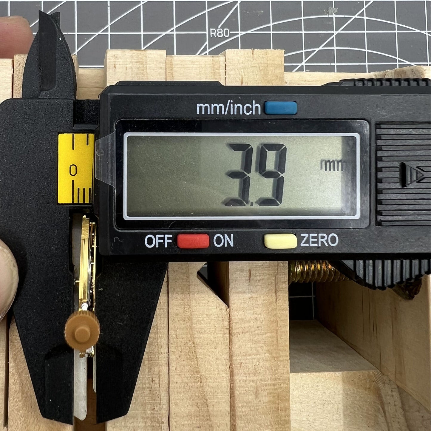 Swiss Made Ronda 6004D quartz watch movement with date display at 3 o?clock, precision timing accessory.