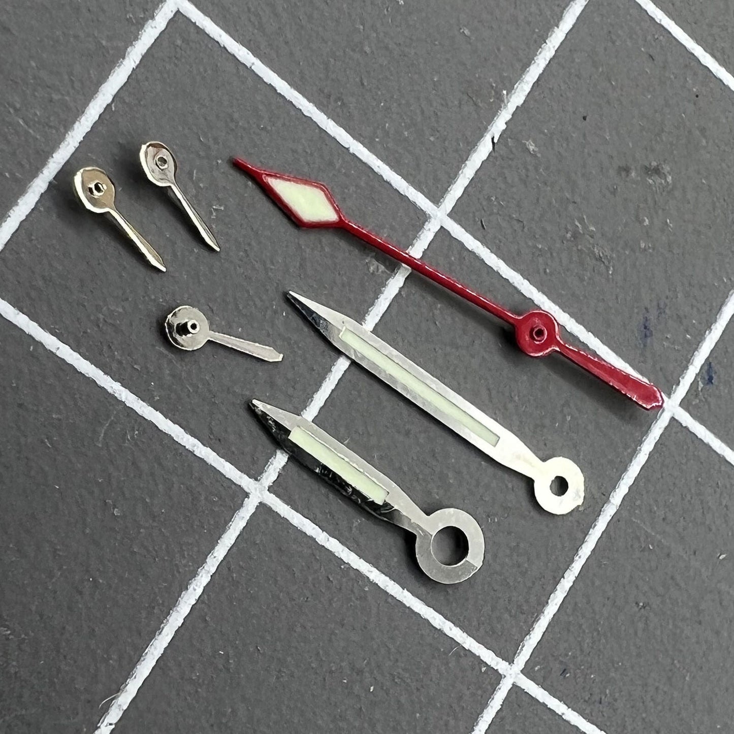 2er Set 10 5mm Leuchtende Grüne Uhrzeiger mit Silberrand für 7120 Uhrwerk