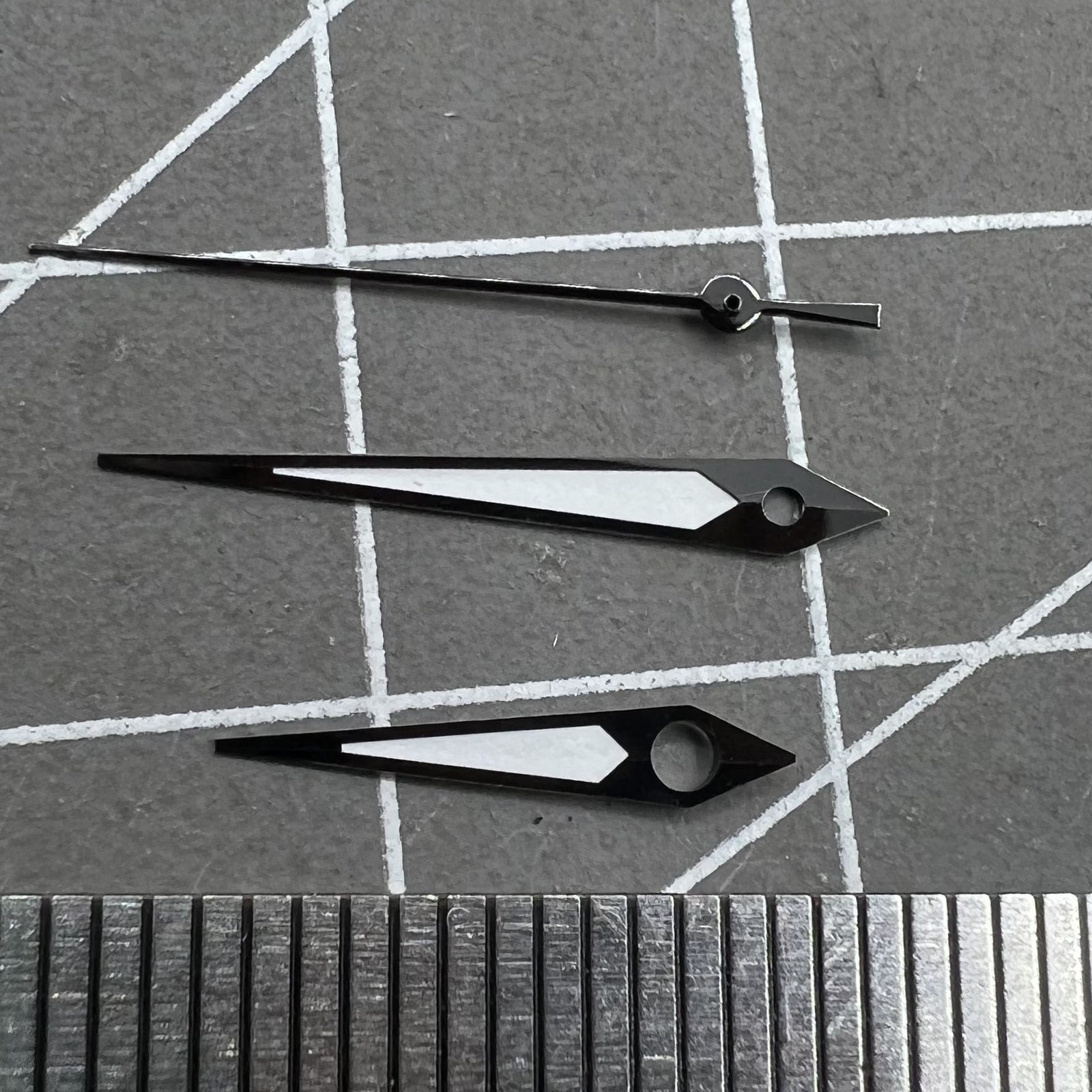 Schwarze 15,5mm Uhrzeiger mit gr�ner Leuchtfarbe, passend f�r NH35 NH36 Uhrwerke von Schwarze.
