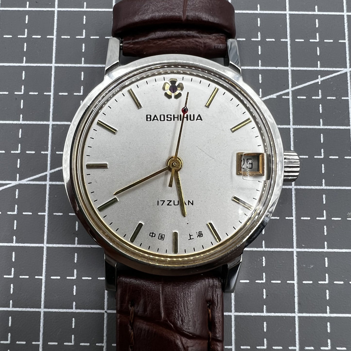 33mm Shanghai manual mechanical watch with single calendar, 17 jewels, shock-resistant design by Shanghai brand.