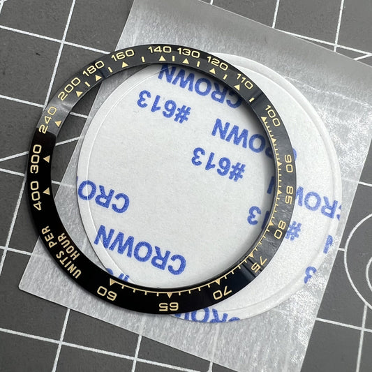 37,65*30,7mm Keramik Slope Schwarz Hintergrund Goldene Schrift Uhr Lünette für Daytona 