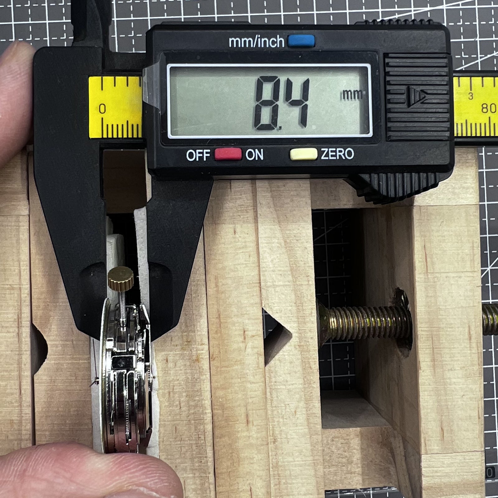 Mechanisches China 7750 Uhrwerk mit kleiner Sekunde, Datum und Stundenziffern 6, 9, 12 Uhr f�r Uhrzubeh�r.