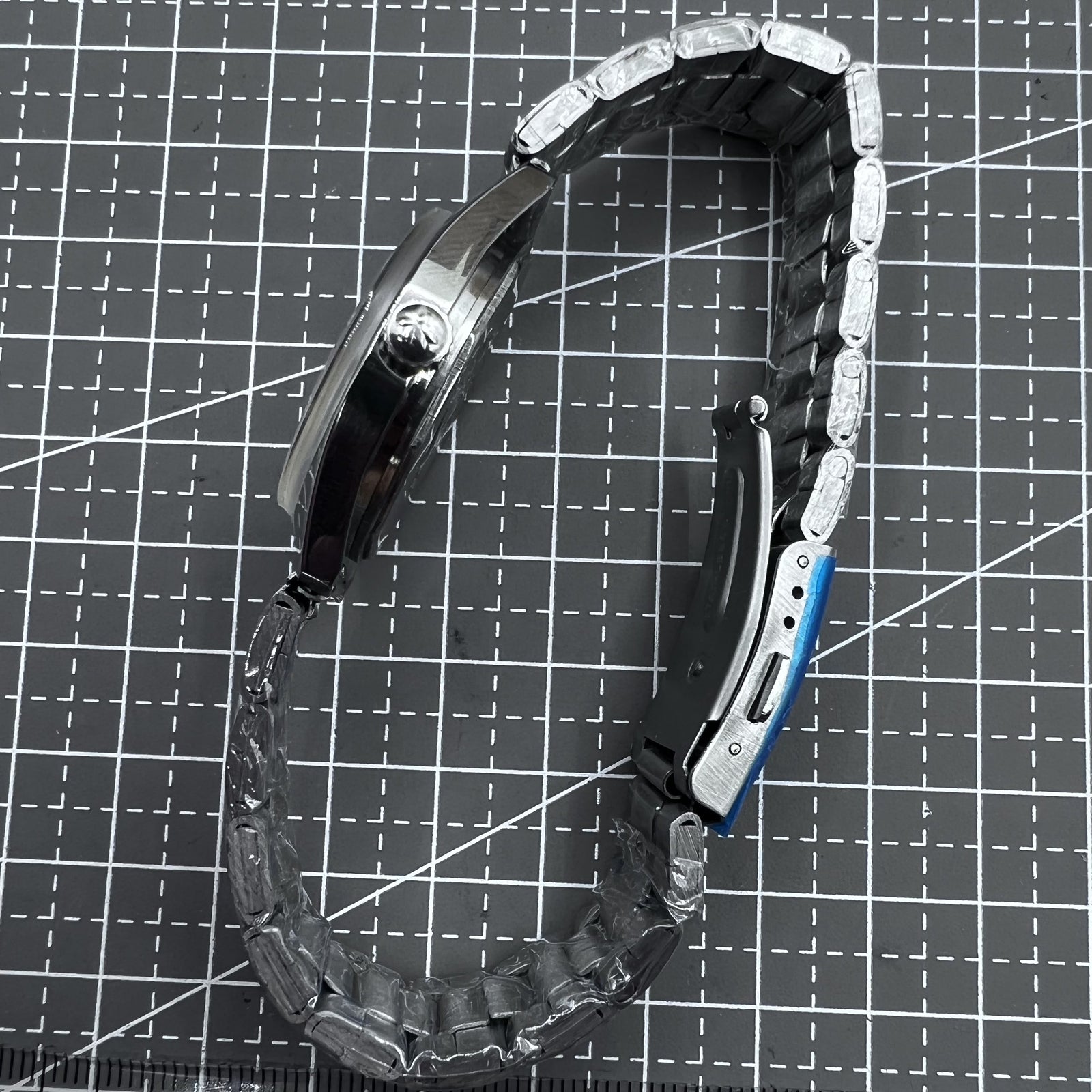 32mm silver HONGLIAN manual watch with 17 jewels and classic Roman numeral dial design for elegant style.