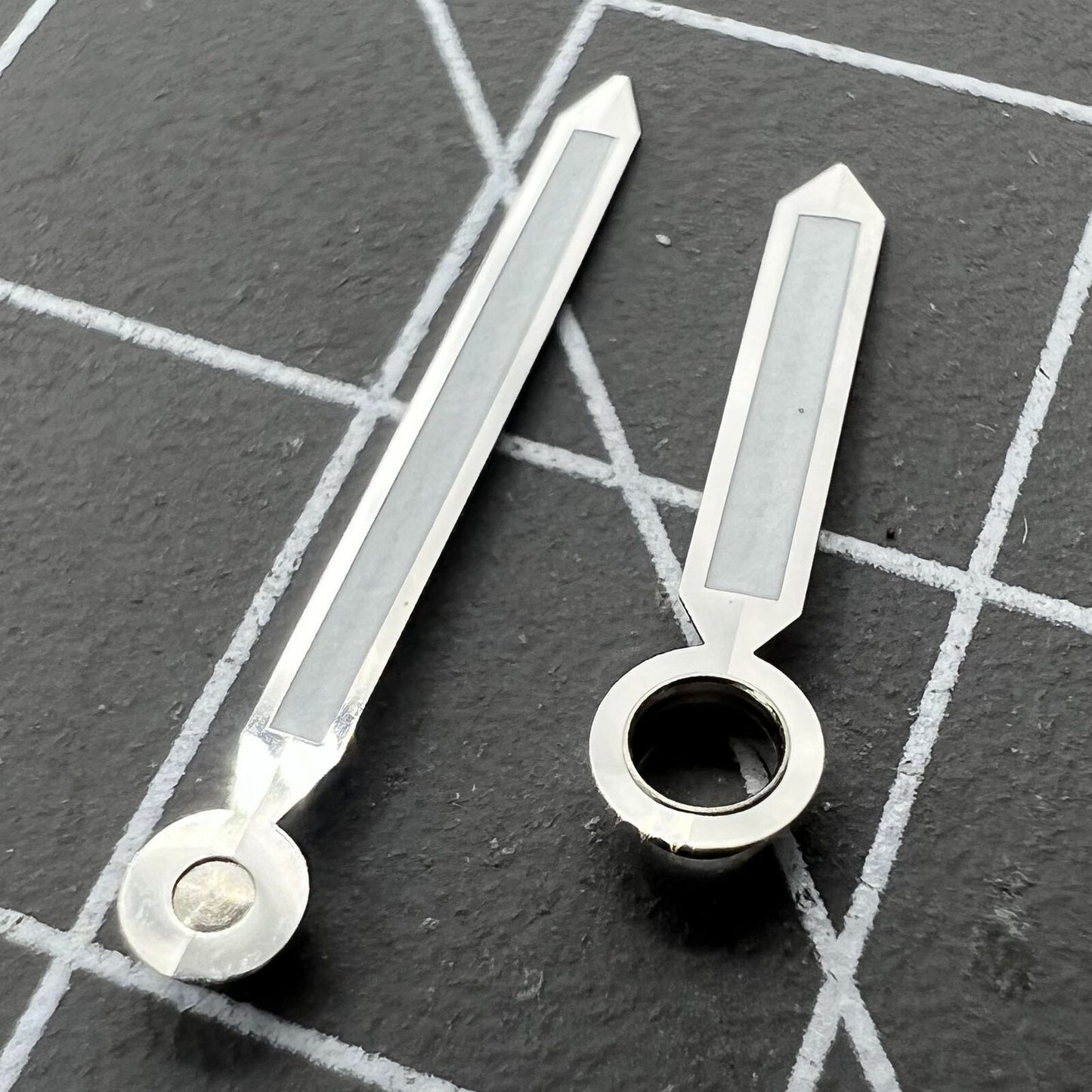 Silver-trimmed luminous green watch hands compatible with ST3600/ST3620, ETA6497/6498 movements.