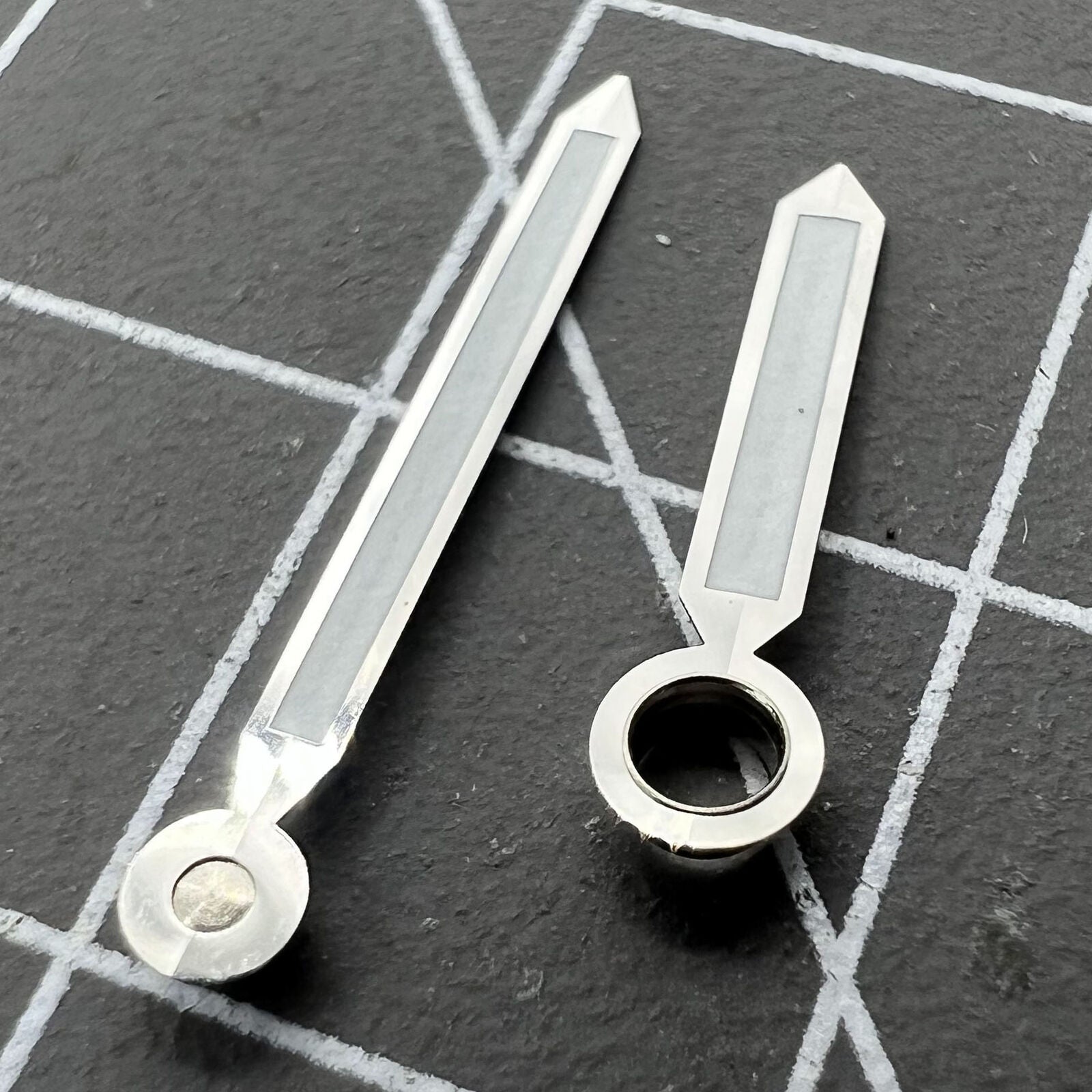 Silver-trimmed luminous green watch hands compatible with ST3600/ST3620, ETA6497/6498 movements.