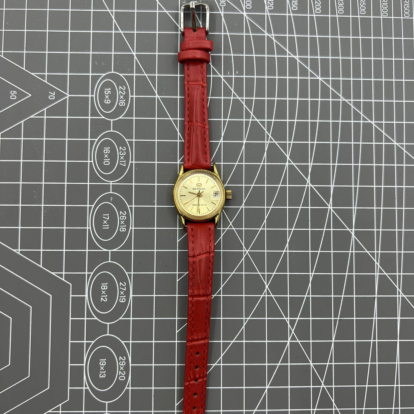 Golden dial Seagull lady watch with 19 jewels, manual mechanical movement, made in Tianjin factory, China.