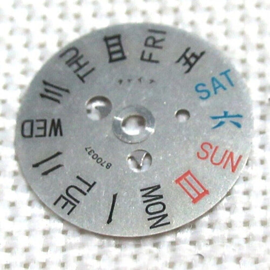 English: Close-up of an Orient 46941 46943 movement featuring the English and Chinese week disk wheel for precise timekeeping.  