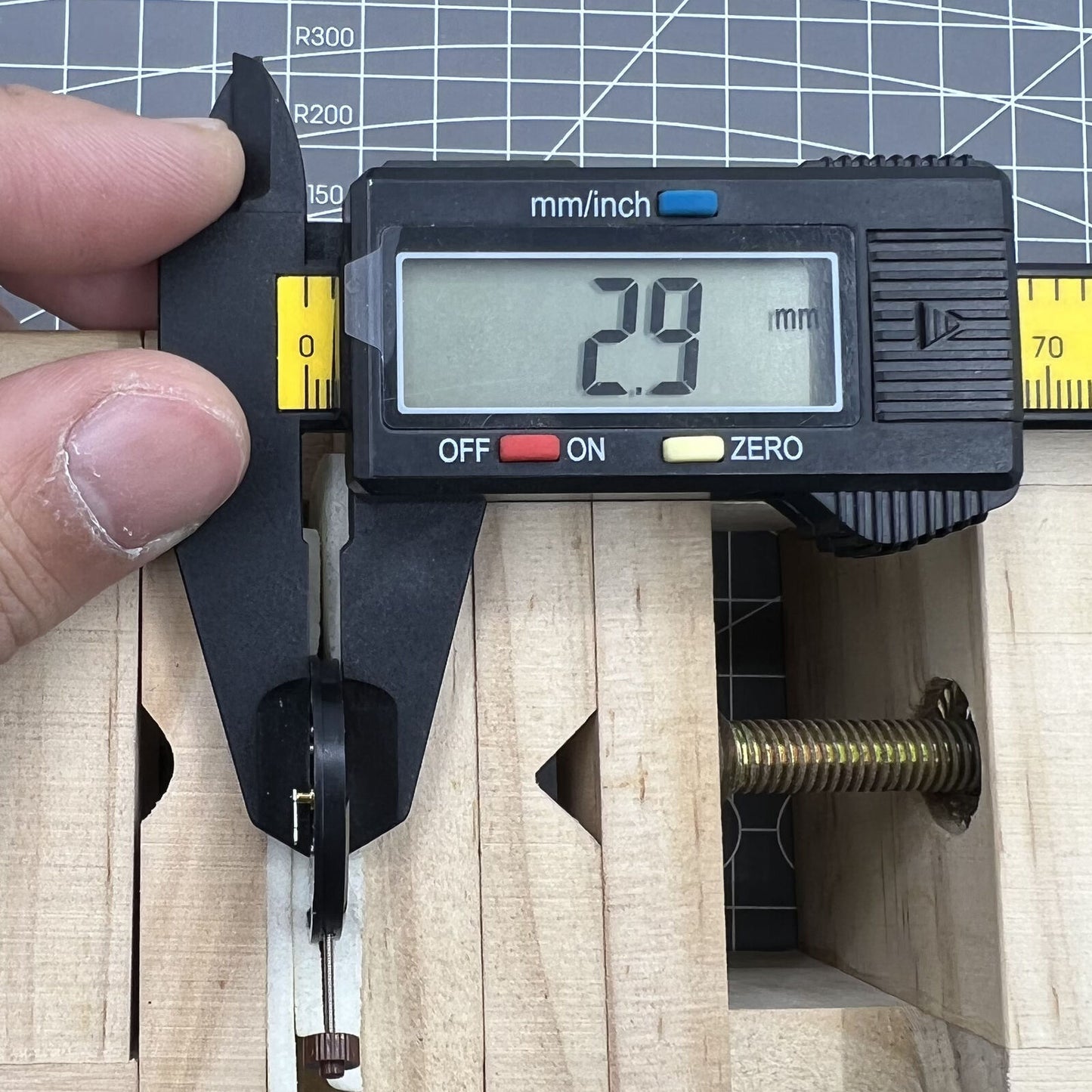 Ronda 515 quartz watch movement with date at 6, high canon pinion for accurate timekeeping.