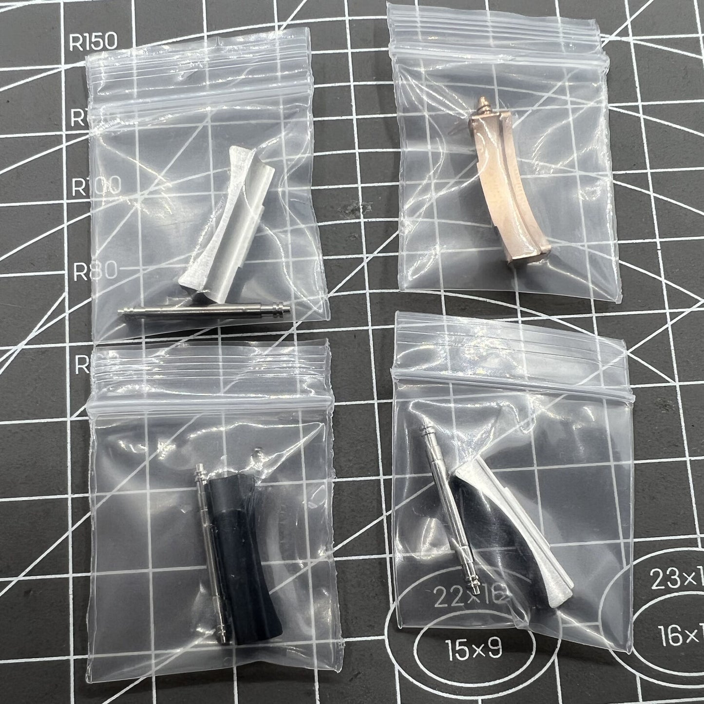 Curved end link connections for Daytona watch band, bracelet width 20/21mm, enhancing bracelet fit and style.