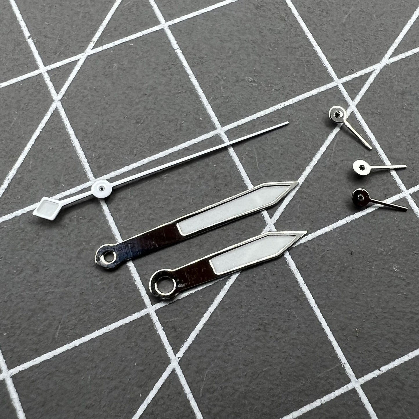 Silver and white luminous watch hands, 14.5mm, compatible with VD53 VD54 VD57 movements.