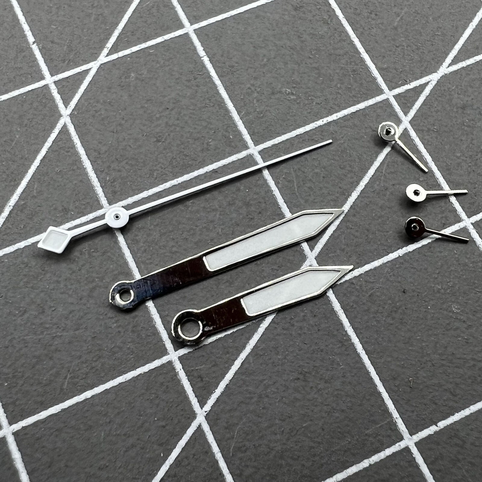 Silver and white luminous watch hands, 14.5mm, compatible with VD53 VD54 VD57 movements.