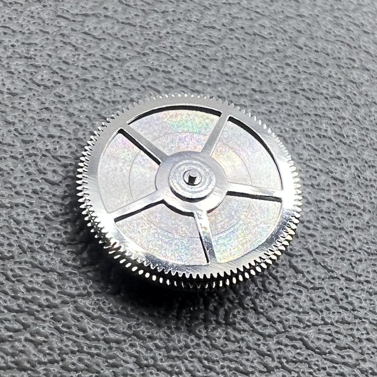 Swiss Complete Fass mit Zugfeder Ersatzteilen f�r Cartier Uhrwerk 1904 ? hochwertige Marken-Teile f�r pr�zise Reparatur.