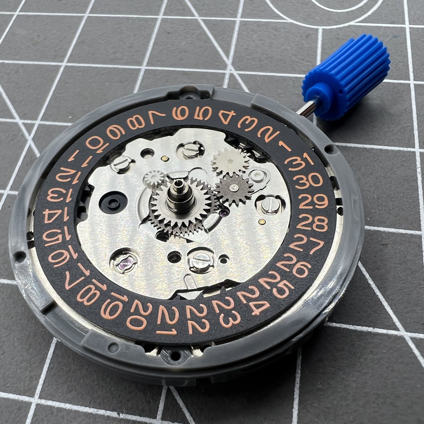 Seiko NH34 Automatik GMT Uhrwerk mit Sekundenstopp, oranger Schriftzug, f�r pr�zise Zeitmessung