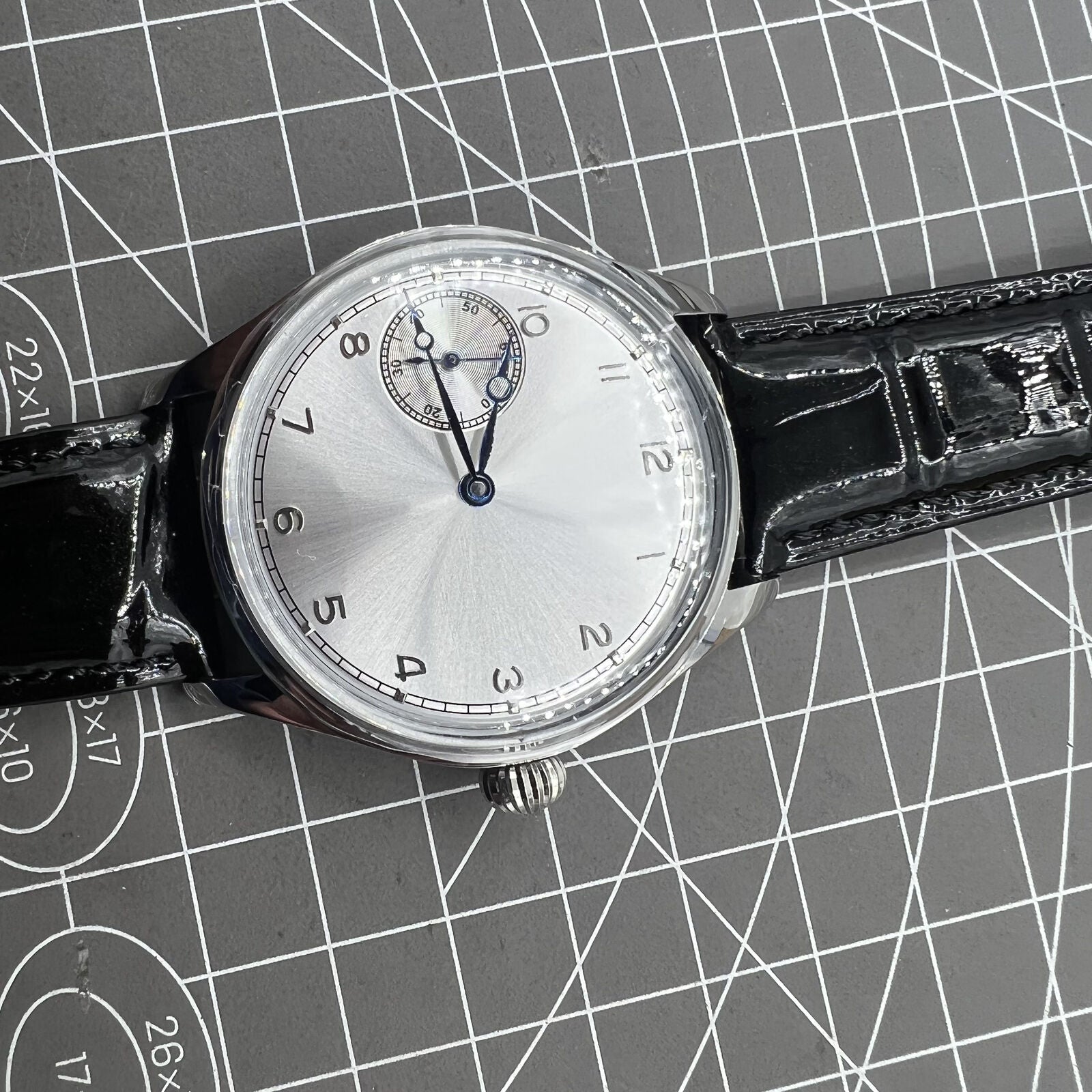 42mm men?s watch with Seagull ST3600 manual movement, white dial, classic style by Seagull.