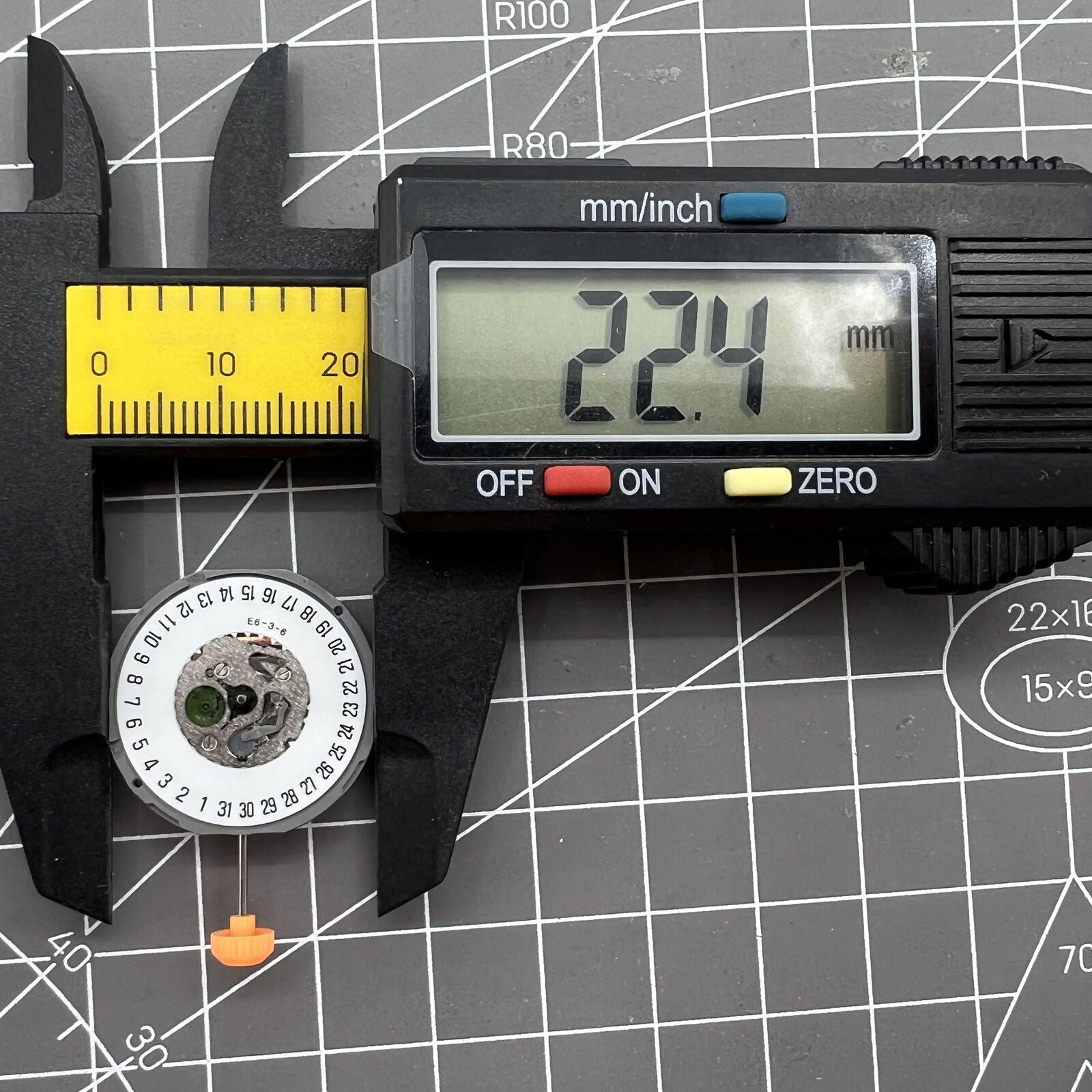 Miyota 1M15 quartz watch movement by Japan Made, date at 6 o'clock, two-hand precise timekeeping.