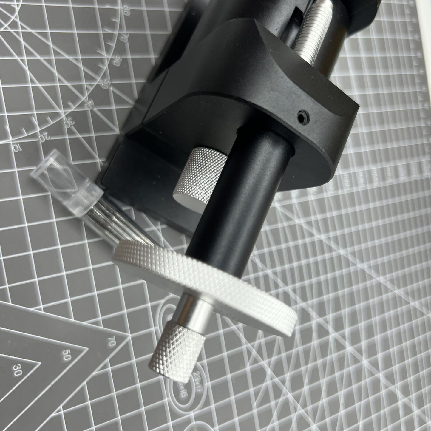 Adjustable watch strap link pin remover tool for precise bracelet chain resizing.