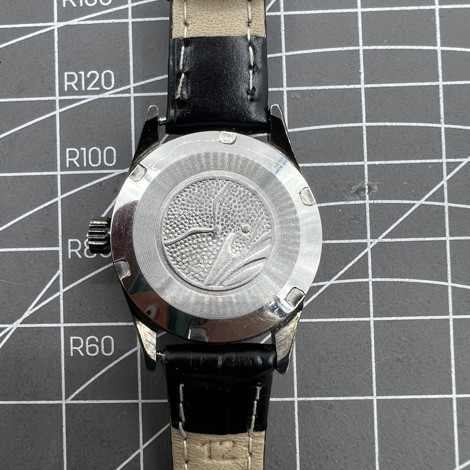Tianjin Seagull Damenarmbanduhr 27mm mechanische Goldzifferblatt elegante Armbanduhr