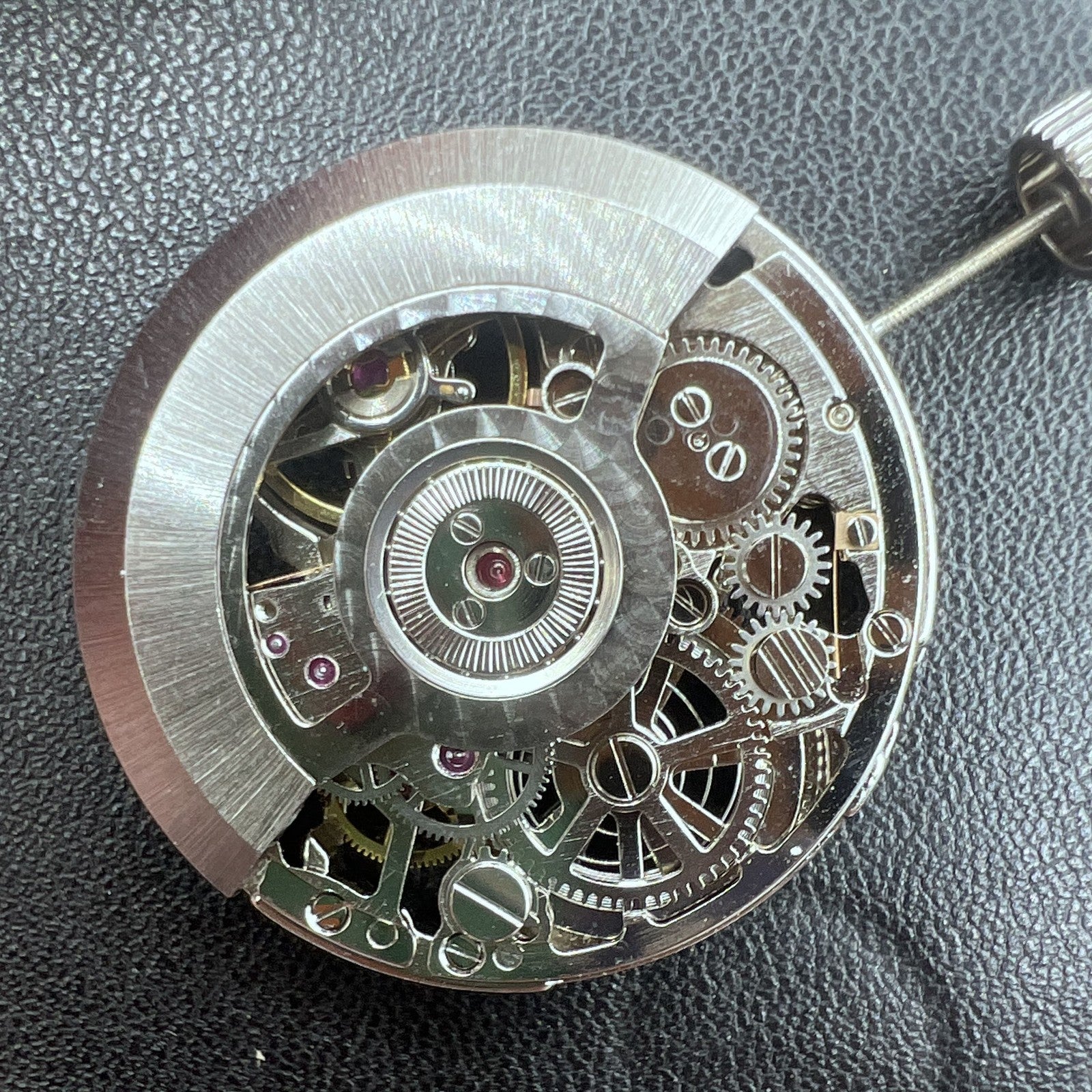 Tianjin Automatikwerk watch mechanism with 24 jewels, hand-engraved silver hollow design for premium watch accessories.