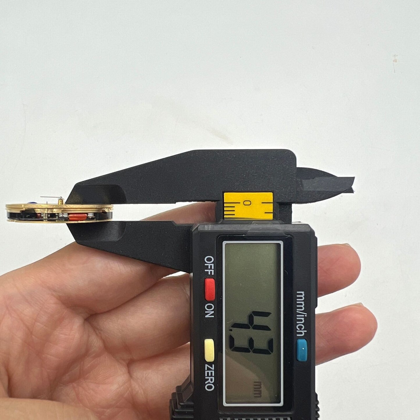 Swiss Made Ronda 5030D quartz watch movement with date at 6 o'clock, ideal for precise watch repair and replacement.