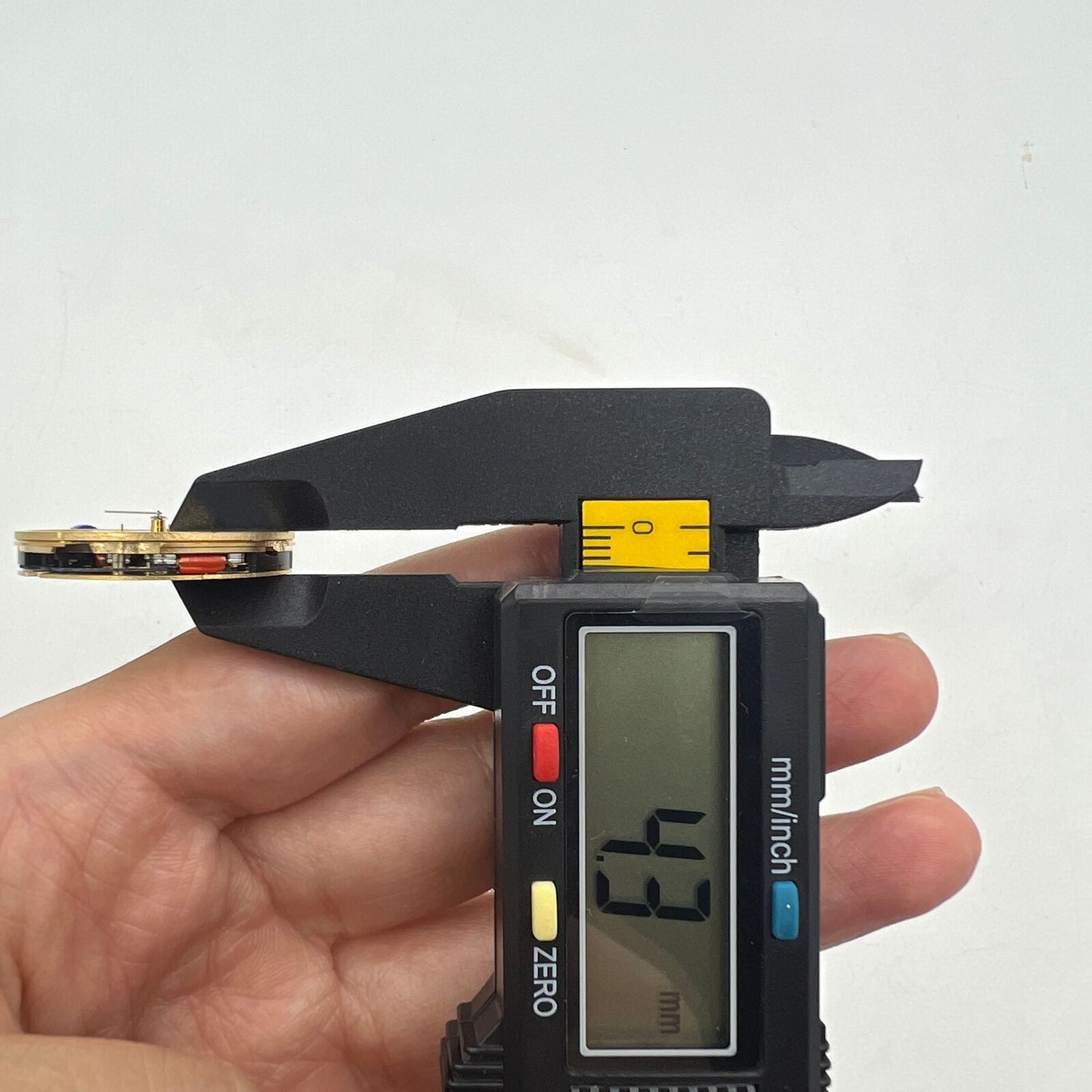 Swiss Made Ronda 5030D quartz watch movement with date at 6 o'clock, ideal for precise watch repair and replacement.